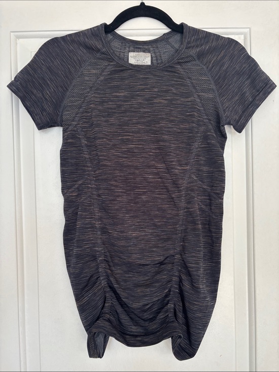 lululemon athletica Tops - Athleta Speedlight Seamless Tee in Heathered Black, size S